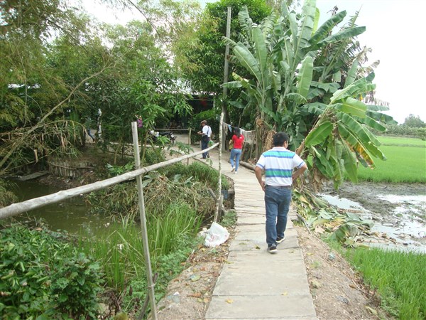 chúng tôi đi đến những ngôi nhà tình thương