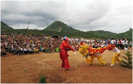két sắt goodwill múa lân cho các cháu