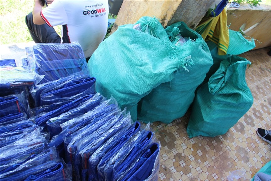 những món quà goodwill tặng trẻ em vùng cao