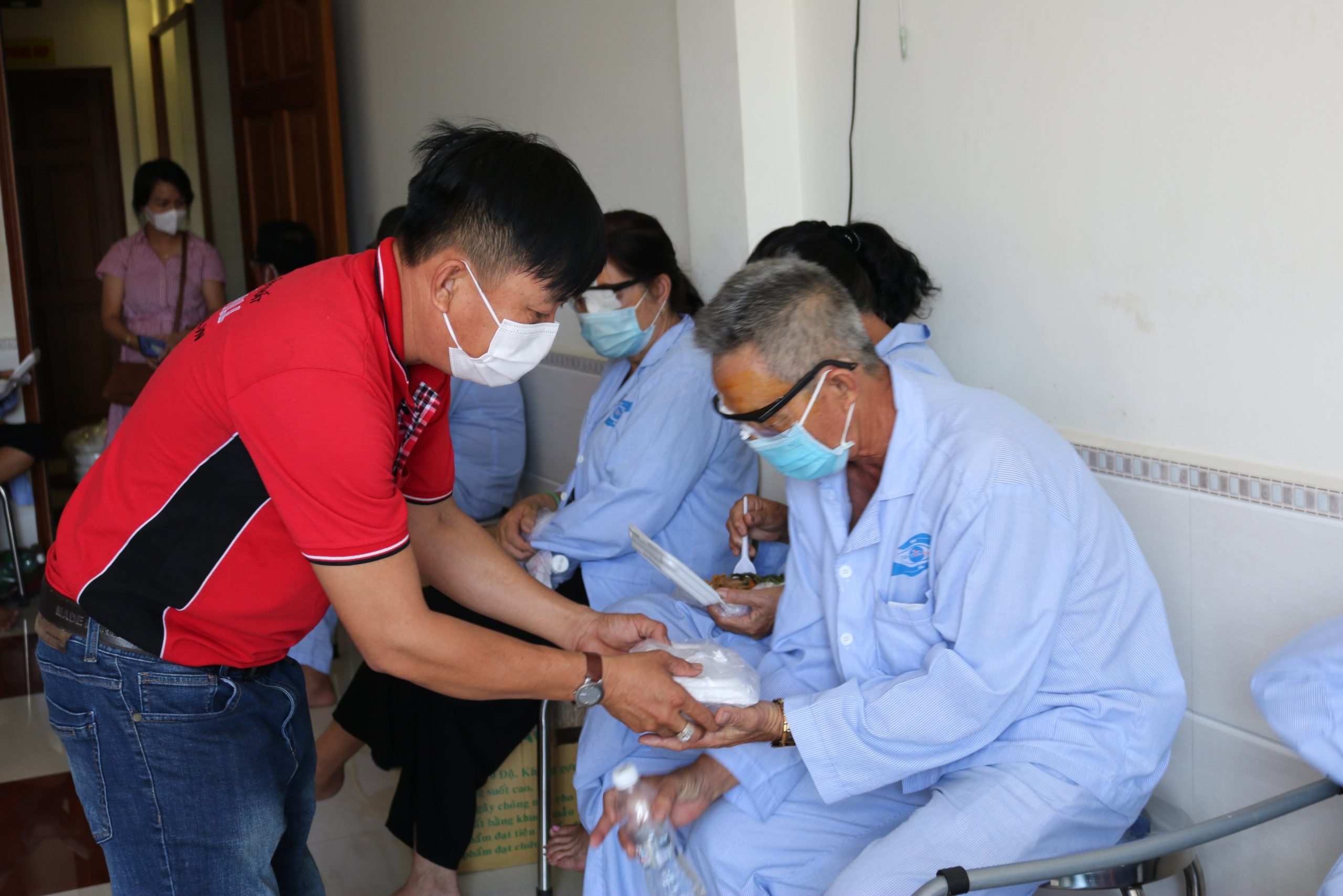 Goodwill hỗ trợ mổ mắt cho người khó khăn