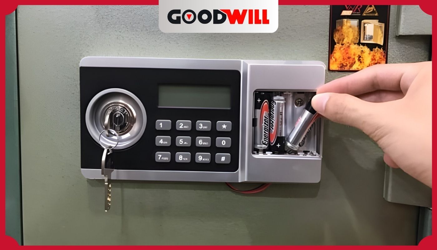 Phương án 1: Sử dụng hộp tiếp pin ngoài 