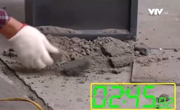 Lớp bê tông bên trong tạo nên trọng lượng của két sắt chống cháy
